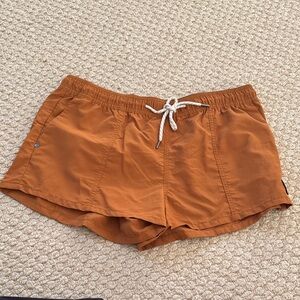 Vuori Women's Sunwashed Burnt Orange Elastic-Waist Athletic Shorts